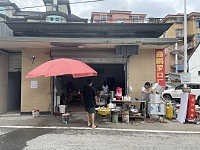 荣烛小吃店（官房前16号）